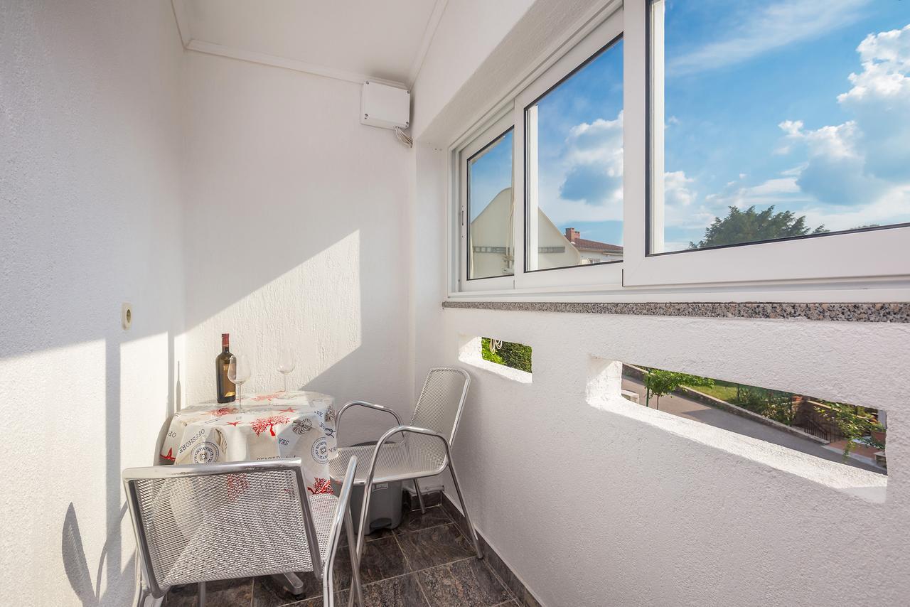 Apartment Miranda Malinska Exterior photo